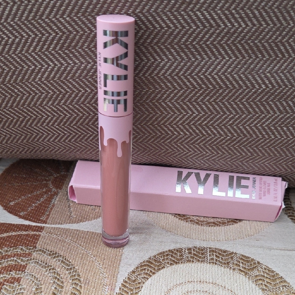 Kylie Cosmetics Matte Liquid Lipstick - Soft Pink #802